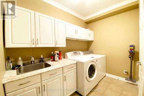 1163 Manchester Road, London, ON - Indoor Photo Showing Laundry Room