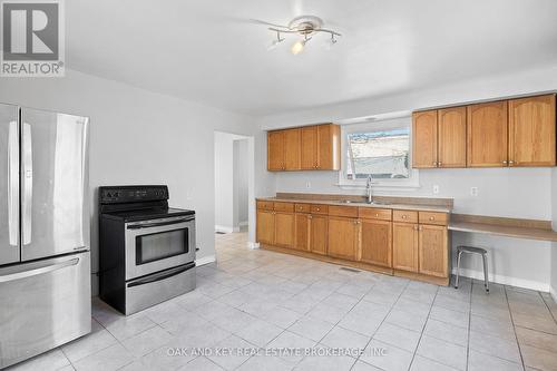 1246 Monmouth Road, Windsor, ON - Indoor Photo Showing Kitchen