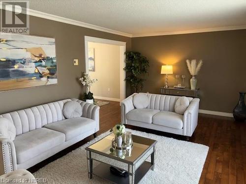 116 Francis Street, North Bay, ON - Indoor Photo Showing Living Room