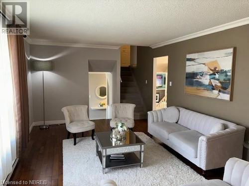 116 Francis Street, North Bay, ON - Indoor Photo Showing Living Room