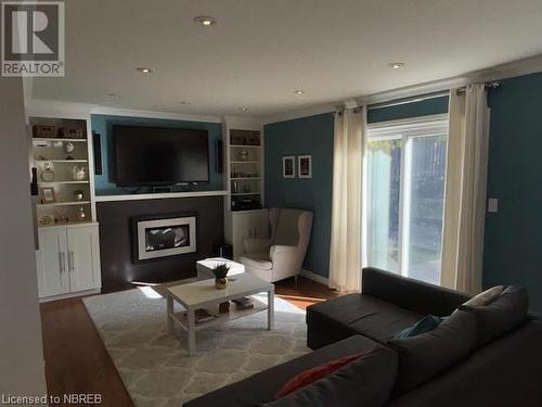 116 Francis Street, North Bay, ON - Indoor Photo Showing Living Room With Fireplace