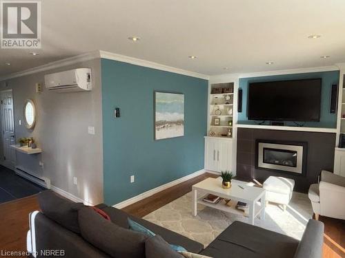 116 Francis Street, North Bay, ON - Indoor Photo Showing Living Room With Fireplace