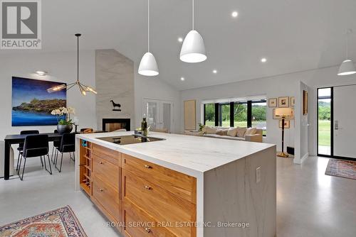 4566 Harwood Road, Hamilton Township, ON - Indoor Photo Showing Kitchen