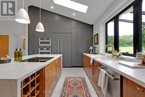 4566 Harwood Road, Hamilton Township, ON - Indoor Photo Showing Kitchen With Upgraded Kitchen