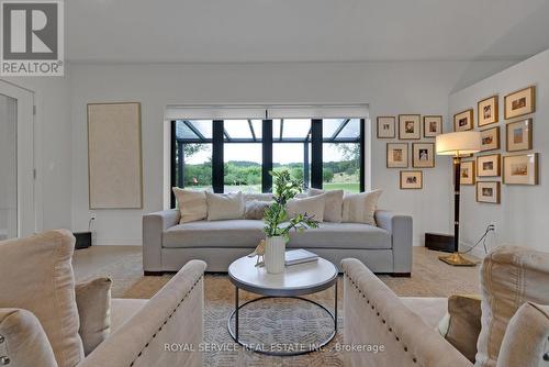 4566 Harwood Road, Hamilton Township, ON - Indoor Photo Showing Living Room