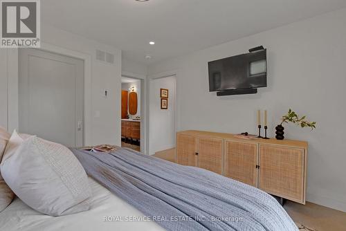 4566 Harwood Road, Hamilton Township, ON - Indoor Photo Showing Bedroom