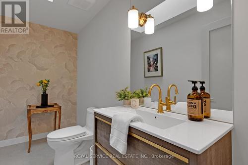 4566 Harwood Road, Hamilton Township, ON - Indoor Photo Showing Bathroom