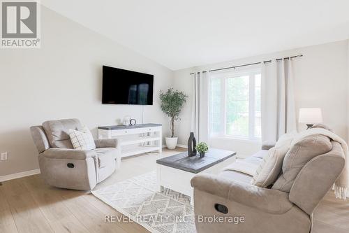 59 O'Reilly Lane, Kawartha Lakes, ON - Indoor Photo Showing Living Room