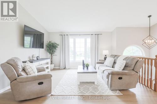 59 O'Reilly Lane, Kawartha Lakes, ON - Indoor Photo Showing Living Room