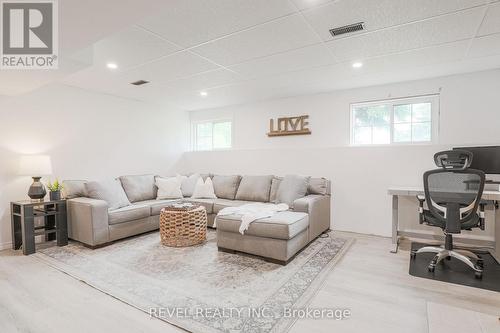 59 O'Reilly Lane, Kawartha Lakes, ON - Indoor Photo Showing Living Room