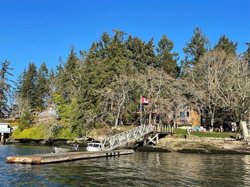 4 Pirates Lane, Protection Island, BC 