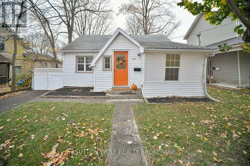 120 Oxford Street, Strathroy-Caradoc (Nw), ON - Outdoor With Facade