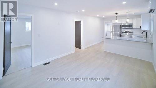 Apartment #2 - 120 Oxford Street, Strathroy-Caradoc (Nw), ON - Indoor Photo Showing Kitchen