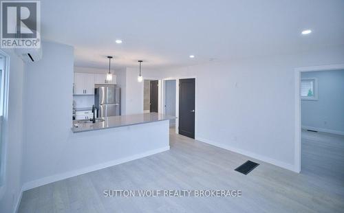 Apartment #1 - 120 Oxford Street, Strathroy-Caradoc (Nw), ON - Indoor Photo Showing Kitchen