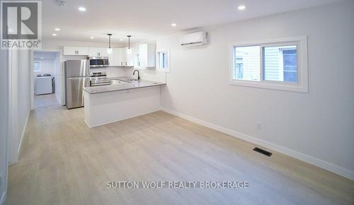 Apartment #2 - 120 Oxford Street, Strathroy-Caradoc (Nw), ON - Indoor Photo Showing Kitchen