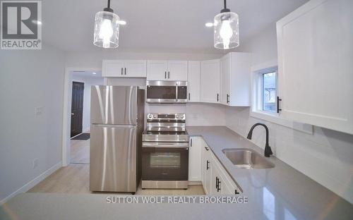 Apartment #2 - 120 Oxford Street, Strathroy-Caradoc (Nw), ON - Indoor Photo Showing Kitchen