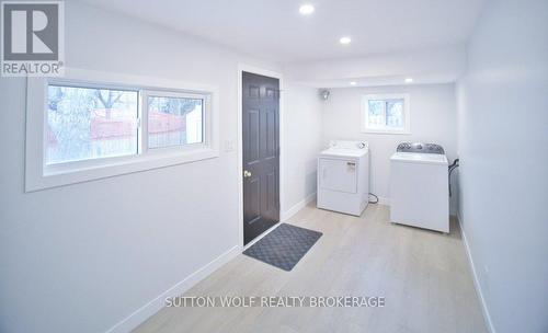 Apartment #2 - 120 Oxford Street, Strathroy-Caradoc (Nw), ON - Indoor Photo Showing Laundry Room