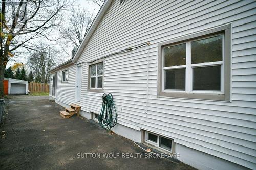 120 Oxford Street, Strathroy-Caradoc (Nw), ON - Outdoor With Exterior