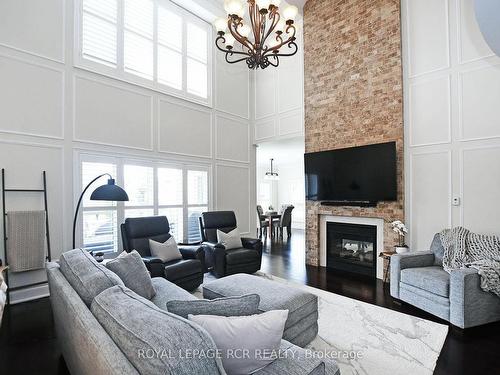 100 Woodland Hills Blvd, Aurora, ON - Indoor Photo Showing Living Room With Fireplace