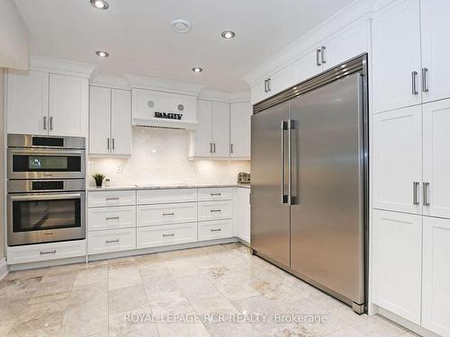 100 Woodland Hills Blvd, Aurora, ON - Indoor Photo Showing Kitchen With Stainless Steel Kitchen