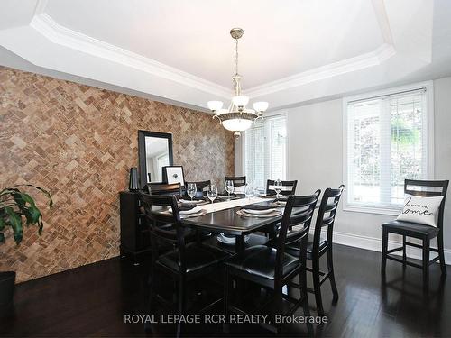 100 Woodland Hills Blvd, Aurora, ON - Indoor Photo Showing Dining Room