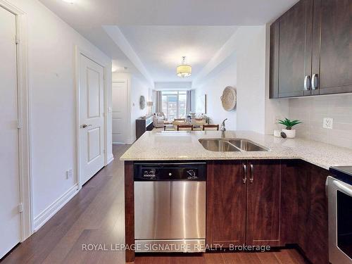 304-68 Main St N, Markham, ON - Indoor Photo Showing Kitchen With Double Sink