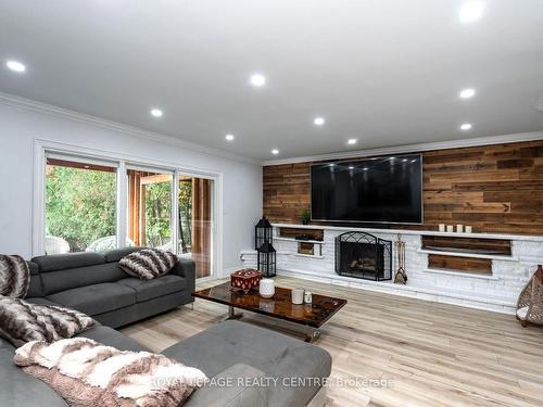 3572 Beechollow Cres, Mississauga, ON - Indoor Photo Showing Living Room