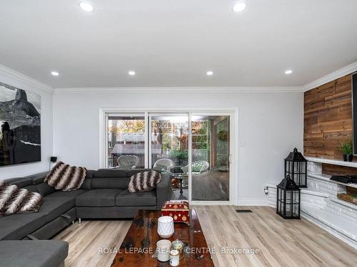 3572 Beechollow Cres, Mississauga, ON - Indoor Photo Showing Living Room