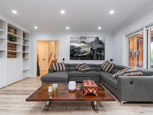 3572 Beechollow Cres, Mississauga, ON - Indoor Photo Showing Living Room