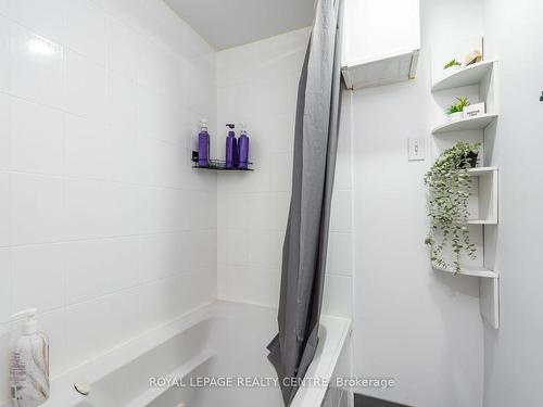 3572 Beechollow Cres, Mississauga, ON - Indoor Photo Showing Bathroom