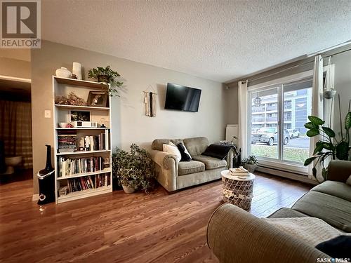 1714 425 115Th Street E, Saskatoon, SK - Indoor Photo Showing Living Room