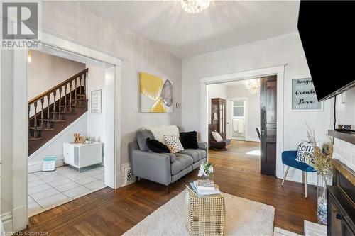 197 Wentworth Street S, Hamilton, ON - Indoor Photo Showing Living Room