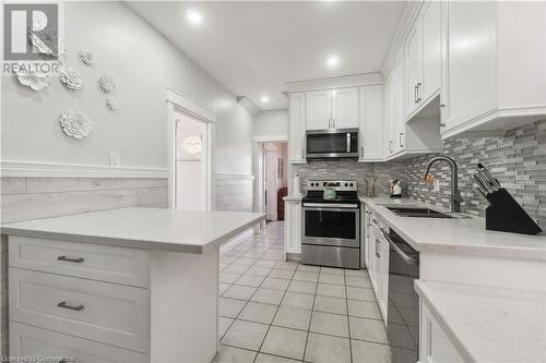 197 Wentworth Street S, Hamilton, ON - Indoor Photo Showing Kitchen With Upgraded Kitchen