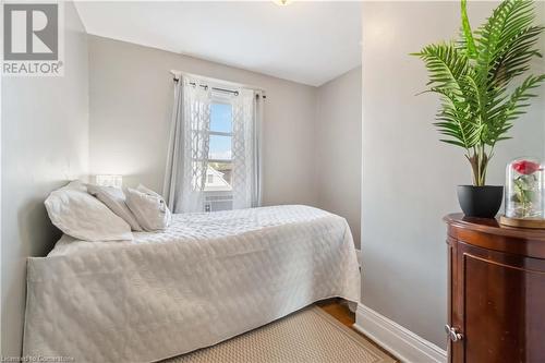 197 Wentworth Street S, Hamilton, ON - Indoor Photo Showing Bedroom