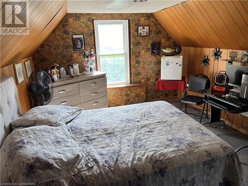 197 Wentworth Street S, Hamilton, ON - Indoor Photo Showing Bedroom