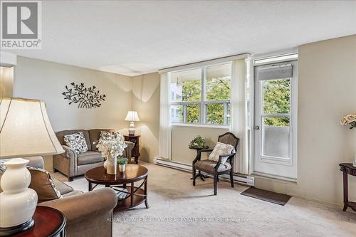 206 - 700 Dynes Road, Burlington, ON - Indoor Photo Showing Living Room