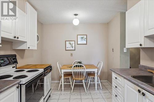 206 - 700 Dynes Road, Burlington, ON - Indoor Photo Showing Kitchen