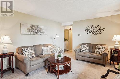 206 - 700 Dynes Road, Burlington, ON - Indoor Photo Showing Living Room