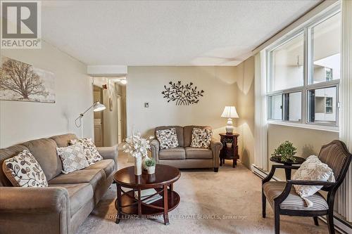 206 - 700 Dynes Road, Burlington, ON - Indoor Photo Showing Living Room