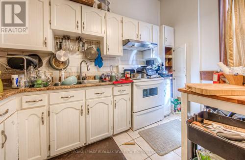 171 Bay Street S, Hamilton, ON - Indoor Photo Showing Kitchen