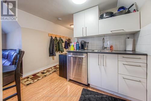 171 Bay Street S, Hamilton, ON - Indoor Photo Showing Kitchen