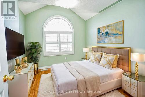 108 Ozner Crescent, Vaughan, ON - Indoor Photo Showing Bedroom