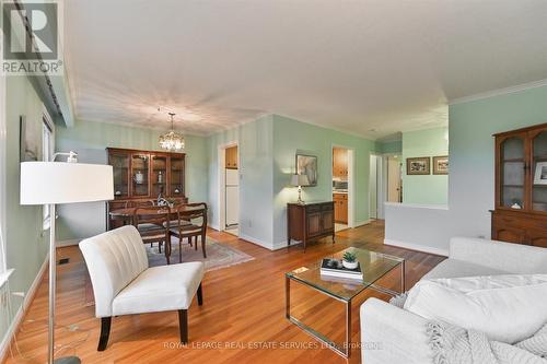 125 Renault Crescent, Toronto, ON - Indoor Photo Showing Living Room