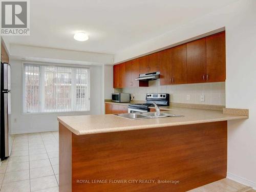 70 - 5035 Oscar Peterson Boulevard, Mississauga, ON - Indoor Photo Showing Kitchen With Double Sink