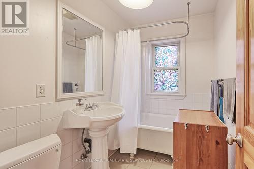 10 Smith Crescent, Toronto, ON - Indoor Photo Showing Bathroom