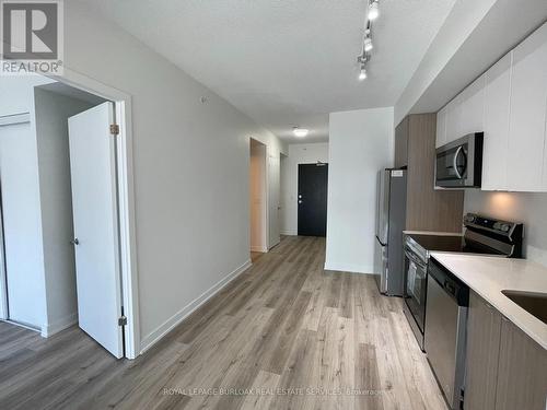 C419 - 5260 Dundas Street, Burlington, ON - Indoor Photo Showing Kitchen