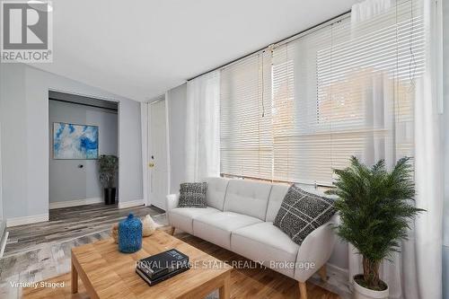 13 Broad Lane, Norfolk, ON - Indoor Photo Showing Living Room