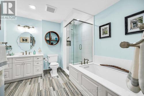 17 Sunters Court, Hamilton, ON - Indoor Photo Showing Bathroom