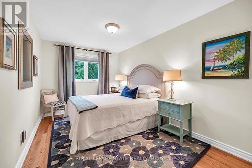 17 Sunters Court, Hamilton, ON - Indoor Photo Showing Bedroom