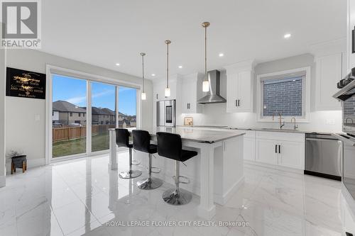 130 Birdie Court, Woodstock, ON - Indoor Photo Showing Kitchen With Upgraded Kitchen